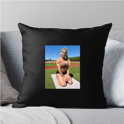 Bantamweight King Hannah Goldy Pillows Cover