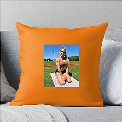 Bantamweight King Hannah Goldy Pillows Cover