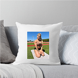 Bantamweight King Hannah Goldy Pillows Cover