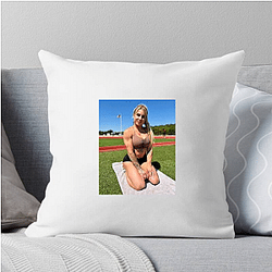 Bantamweight King Hannah Goldy Pillows Cover
