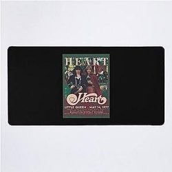 Heart Little Queen Vintage Desk Mat