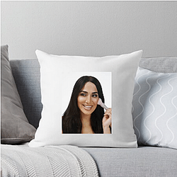 Billion-Dollar Beauty Boss Huda Kattan Pillows Cover