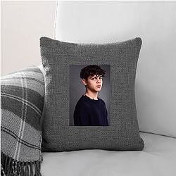 Leading Man Isaac Ordonez Pillows Cover