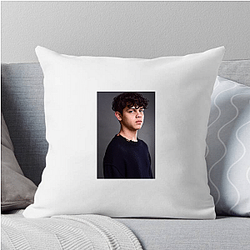 Leading Man Isaac Ordonez Pillows Cover