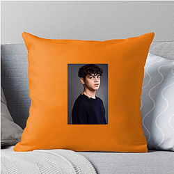 Leading Man Isaac Ordonez Pillows Cover