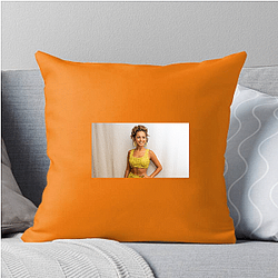 Hollywood Starlet Isabela Merced Pillows Cover