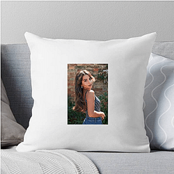 Red Carpet Queen Isabela Merced Pillows Cover