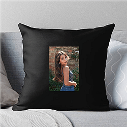 Red Carpet Queen Isabela Merced Pillows Cover