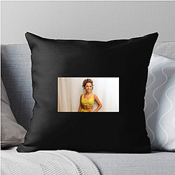 Hollywood Starlet Isabela Merced Pillows Cover