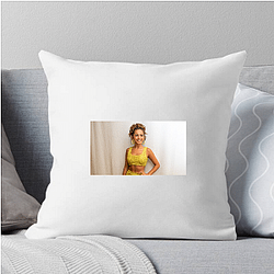 Hollywood Starlet Isabela Merced Pillows Cover