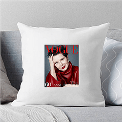 Beauty of Actress Isabella Rossellini Pillows Cover