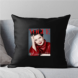 Beauty of Actress Isabella Rossellini Pillows Cover
