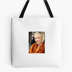 Breakout Actress Jaime King Bags