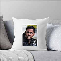 Rising Actor Jay Hernandez Pillows Cover
