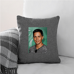 Versatile Performer Jay Hernandez Pillows Cover