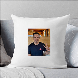 Leading Man Jay Hernandez Pillows Cover