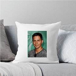 Versatile Performer Jay Hernandez Pillows Cover
