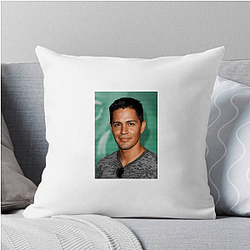 Versatile Performer Jay Hernandez Pillows Cover