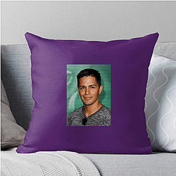 Versatile Performer Jay Hernandez Pillows Cover