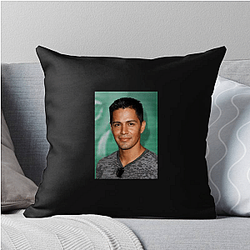 Versatile Performer Jay Hernandez Pillows Cover