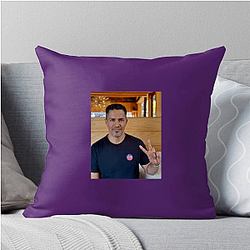 Leading Man Jay Hernandez Pillows Cover
