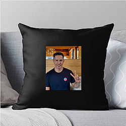 Leading Man Jay Hernandez Pillows Cover