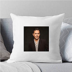 Hollywood Face Jay Hernandez Pillows Cover