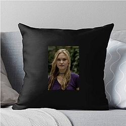 Julia Stiles is an American actress Julia Stiles Pillows Cover