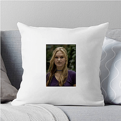 Julia Stiles is an American actress Julia Stiles Pillows Cover