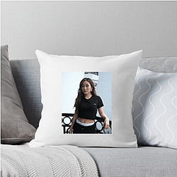 Action Starlet Karen Fukuhara Pillows Cover
