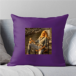 Red Carpet Queen Kelly Reilly Pillows Cover