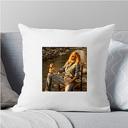 Red Carpet Queen Kelly Reilly Pillows Cover