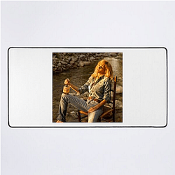 Red Carpet Queen Kelly Reilly Mouse Pads