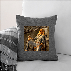Red Carpet Queen Kelly Reilly Pillows Cover
