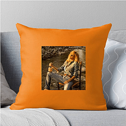 Red Carpet Queen Kelly Reilly Pillows Cover
