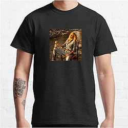 Red Carpet Queen Kelly Reilly T-Shirts
