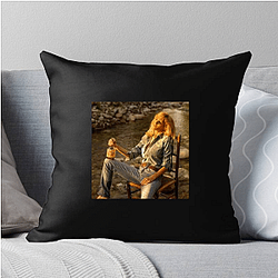 Red Carpet Queen Kelly Reilly Pillows Cover