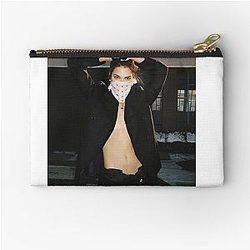 Kendall Jenner T-Shirt Pouch