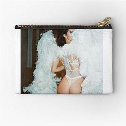 Kendall Jenner T-Shirt Pouch