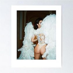 Kendall Jenner T-shirt Poster