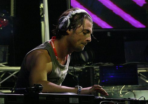 Axwell Shop DJ Essentials: 7 Tracks That Ignite Any Crowd