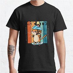 Kittie on a skateboard Classic T-Shirt