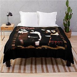 Kittie spit Throw Blanket