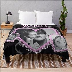 Kpop Seventeen Joshua Y2K Heart Throw Blanket