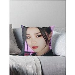 Ryujin Kpop Throw Pillow