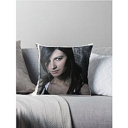 Laura Pausini in ascolto Throw Pillow