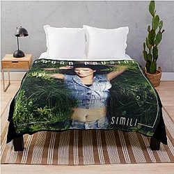 Laura Pausini Throw Blanket