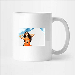 Digital Trendsetter Lauren Giraldo Mugs