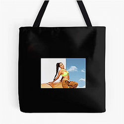 Influencer Pioneer Lauren Giraldo Bags