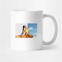 Influencer Pioneer Lauren Giraldo Mugs